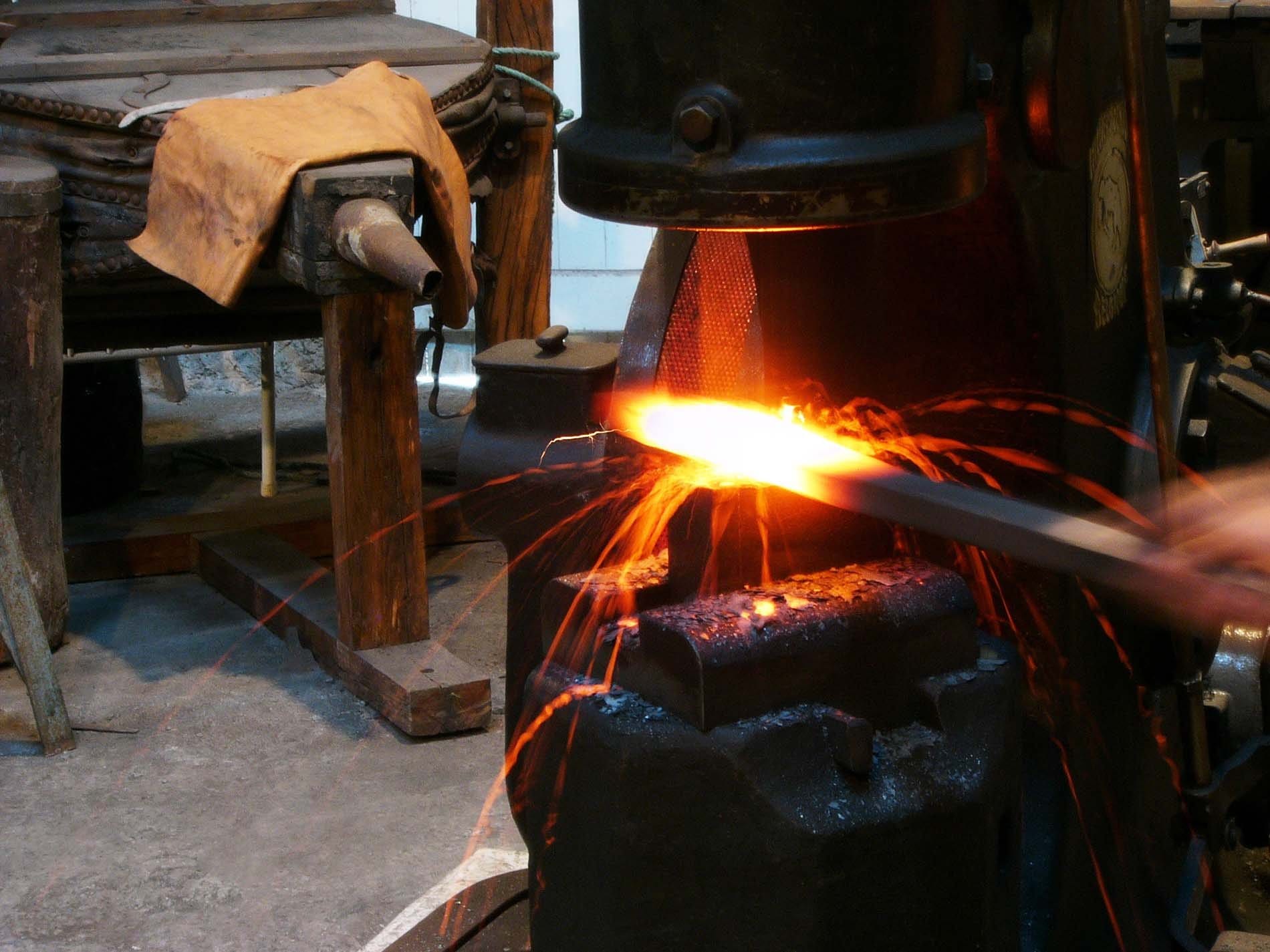 Marteau pilon - Forge et Coutellerie - ForgeOrigine