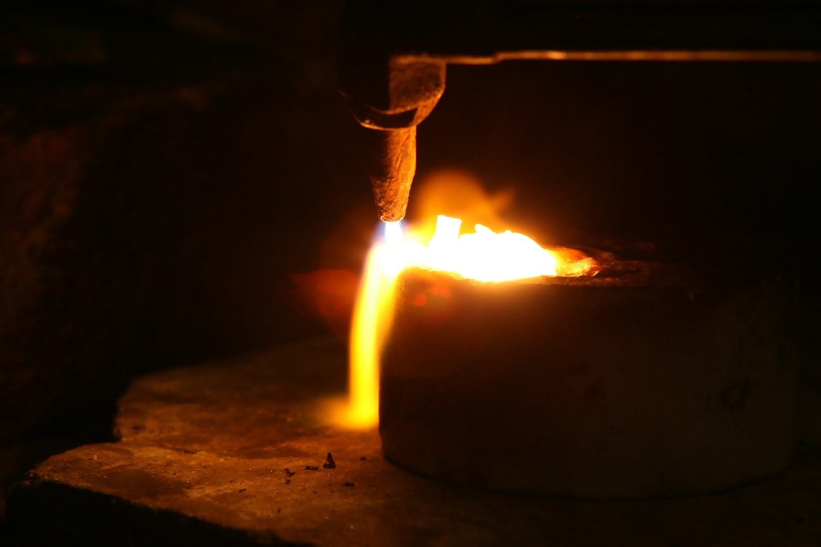 Le forgeron et sa forge à gaz - ForgeOrigine