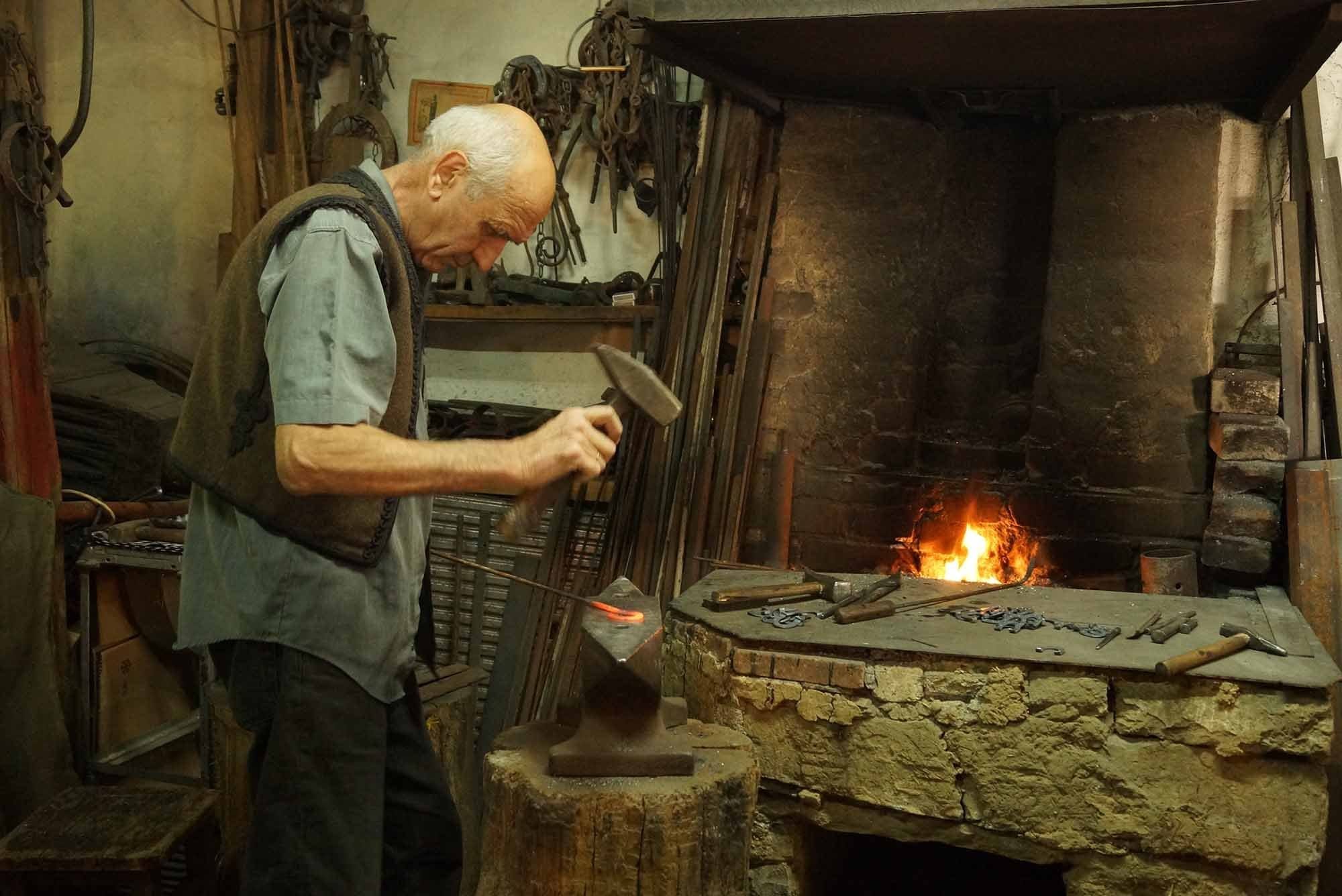 L’artisan forgeron et son art - ForgeOrigine
