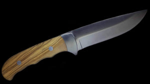 Comment traiter un manche de couteau en bois - ForgeOrigine