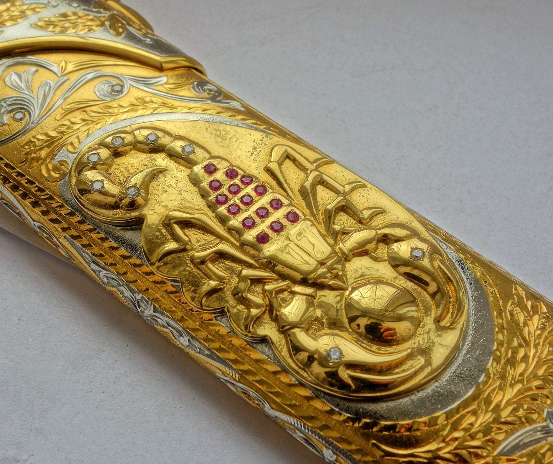 Couteau scorpion en or et damas - ForgeOrigine