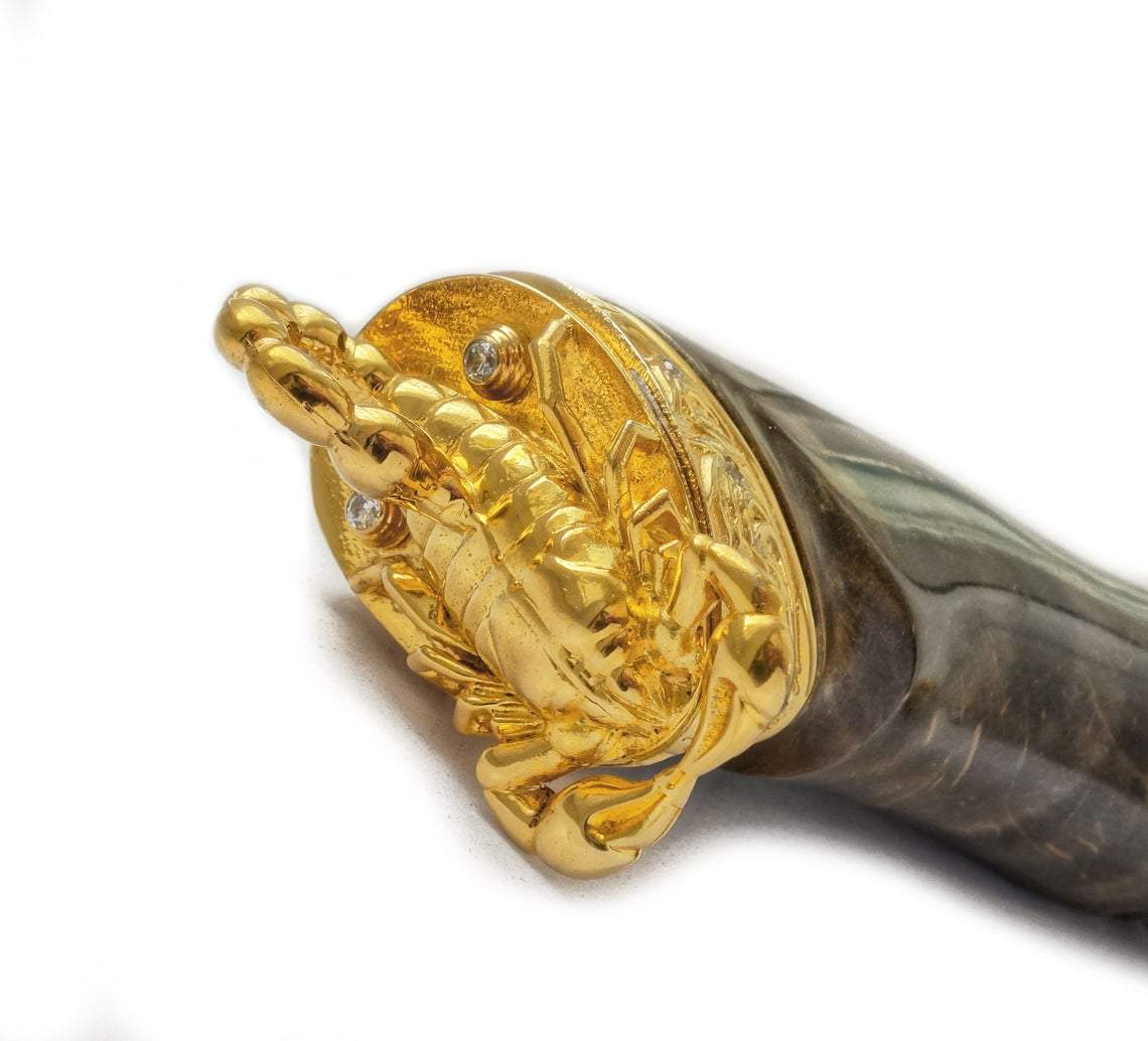 Couteau scorpion en or et damas - ForgeOrigine
