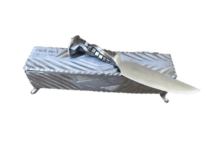 Couteau torsadé et boite métallique - ForgeOrigine